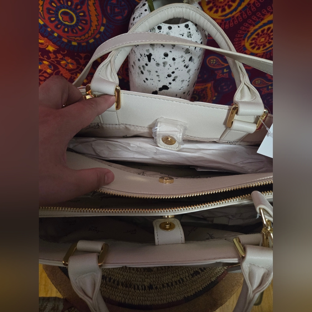 Betsey Johnson White Heart Quilted Handbag - Picture 10 of 15